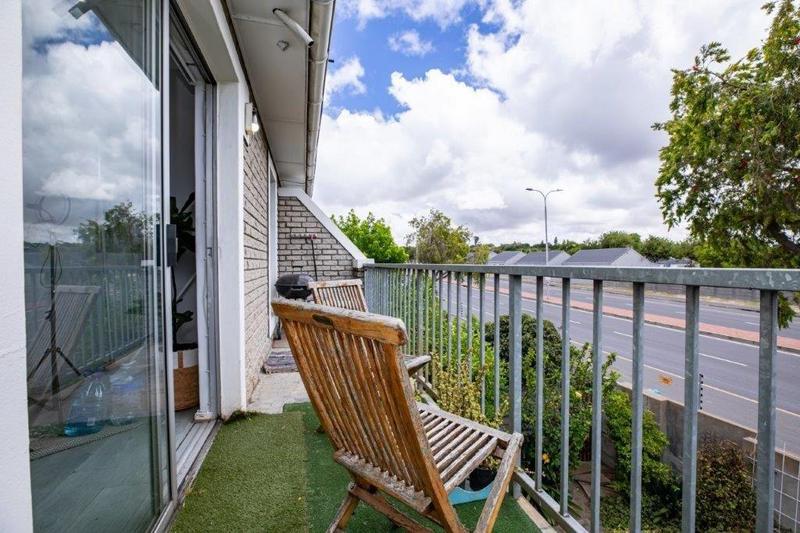 2 Bedroom Property for Sale in Oakglen Western Cape